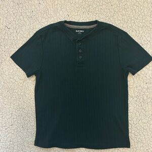 Old Navy boys green shirt size Small (6/7)